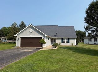 1202 Holiday Dr, Somonauk, IL 60552