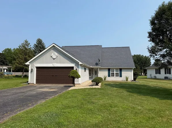 1202 Holiday Dr, Somonauk, IL 60552