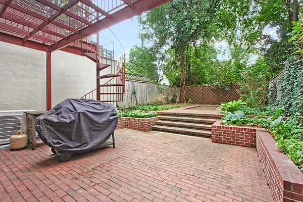 Rented by Douglas Elliman | media 19