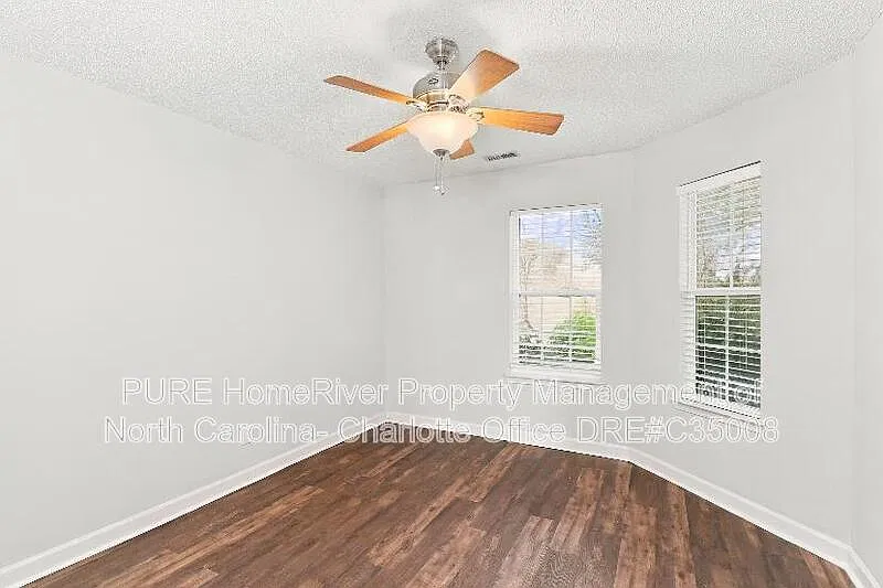 3 bed, 2.0 bath, 2080 sqft, $1,900 — Photo 4