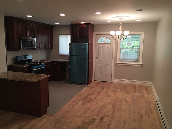 4th image of 2921 Hering Ave