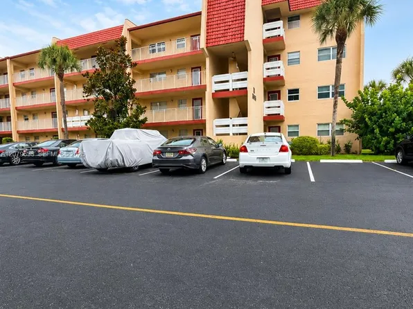1035 Country Club Dr APT 408, Pompano Beach, FL 33063