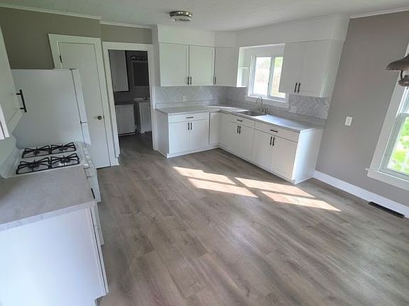 2nd image of 3215 Ridge Rd