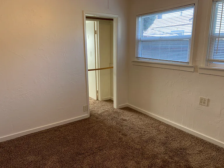 669 E 8th St #1/2 — Photo 12