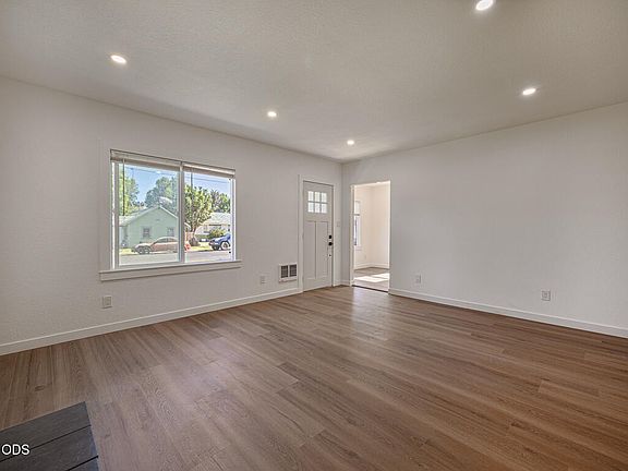 5th image of 2326 Wantland Ave