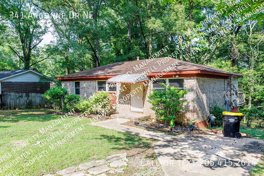 3 Bedroom, 1 Bathroom in Center Point — Photo 4