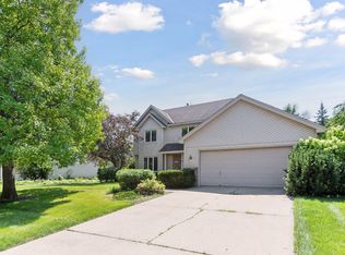 439 Ridge Ln, Chaska, MN 55318