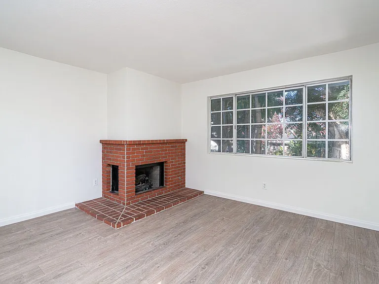 789 W 18th St #1A — Photo 9