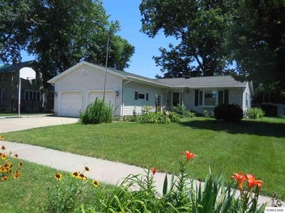 209 Anderson St, Manchester, IA, 52057