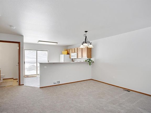 4th image of 213 Kestrel Ln #213