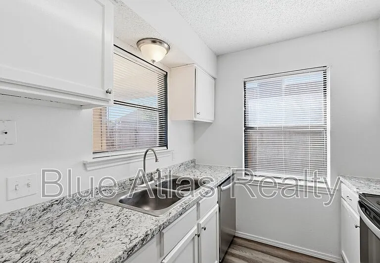 2747 Countryside Ln — Photo 7