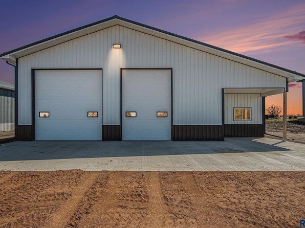 212 Buffalo Ridge Dr, Estelline, SD 57234