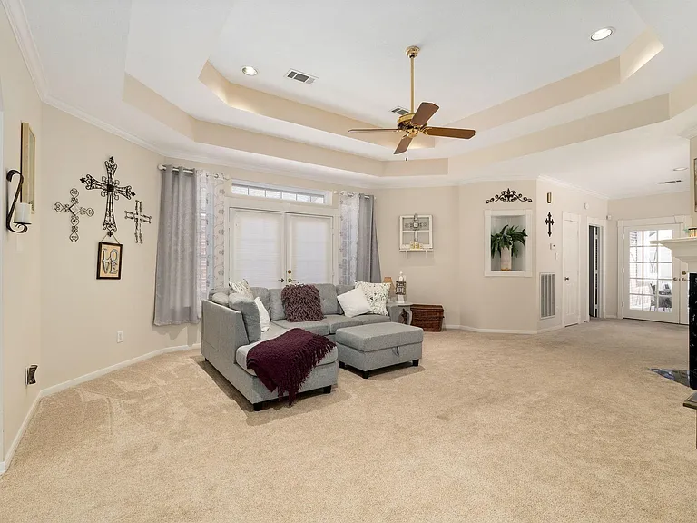 1907 Emerald Ct — Photo 6