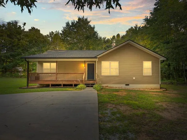 975 Sagamore Dr, Tunnel Hill, GA 30755