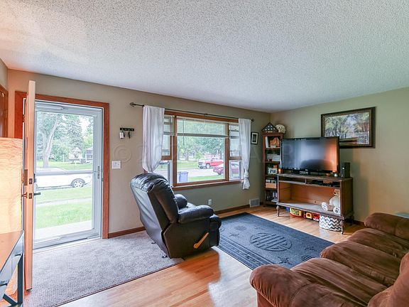 3rd image of 425 18th St S