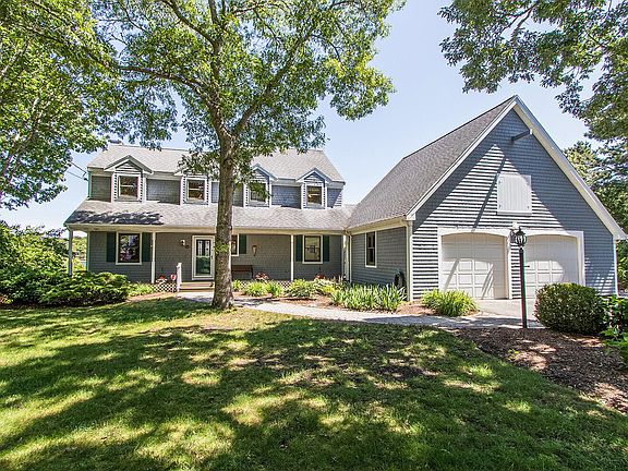 3rd image of 364 Edgewater Dr E