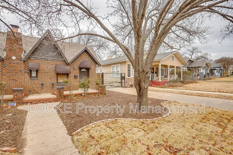 1 bed, 1.0 bath, 768 sqft, $1,600 — Photo 2