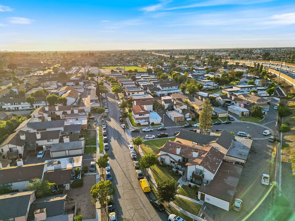8651 Gloria 4-Plex