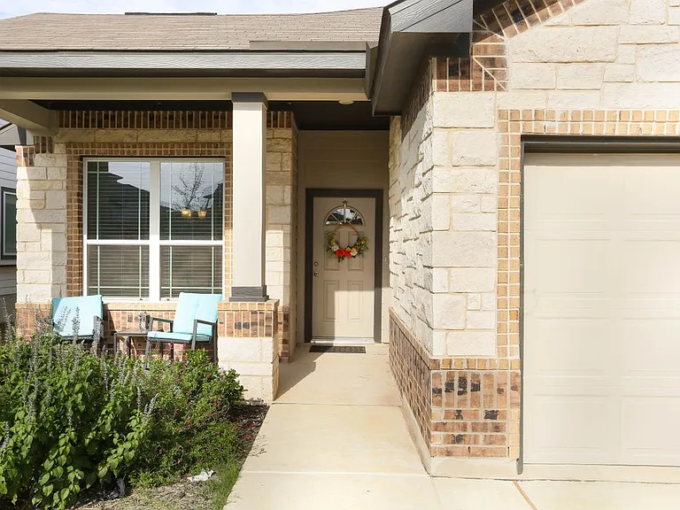 179 Kayla Ave — Photo 1
