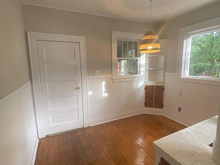 409 Edgewater Rd — Photo 4