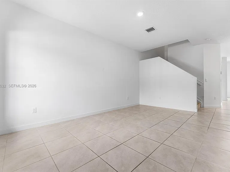 4825 Dillion St — Photo 8