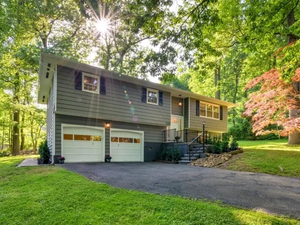 129 Hughes Ln, Watchung Boro, NJ 07069