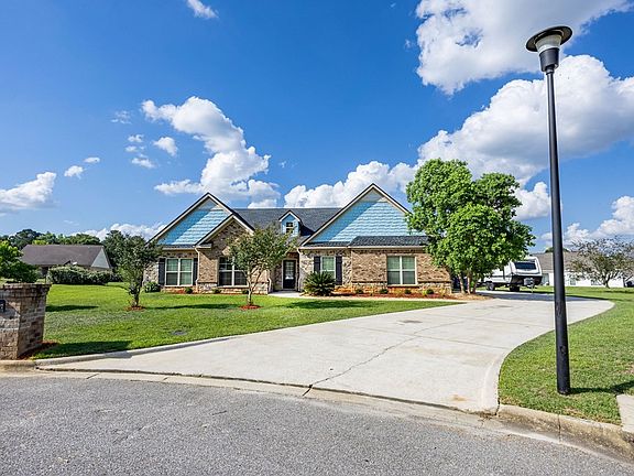 3rd image of 277 Silver Maple Ln