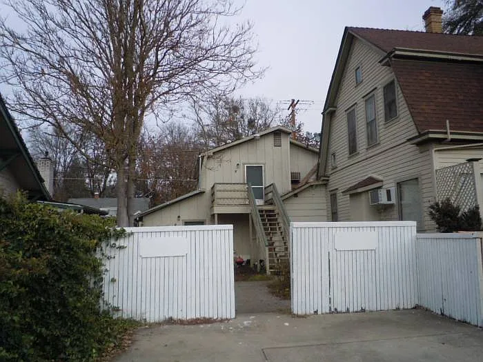 604 NW 4th St APT F photo 1