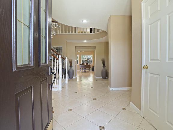3rd image of 935 Shortland Cir