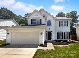 9830 Sandman Ln, Charlotte, NC 28216