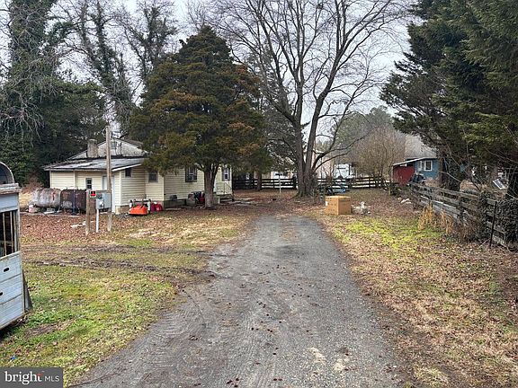 5th image of 22464 Hillsboro Rd