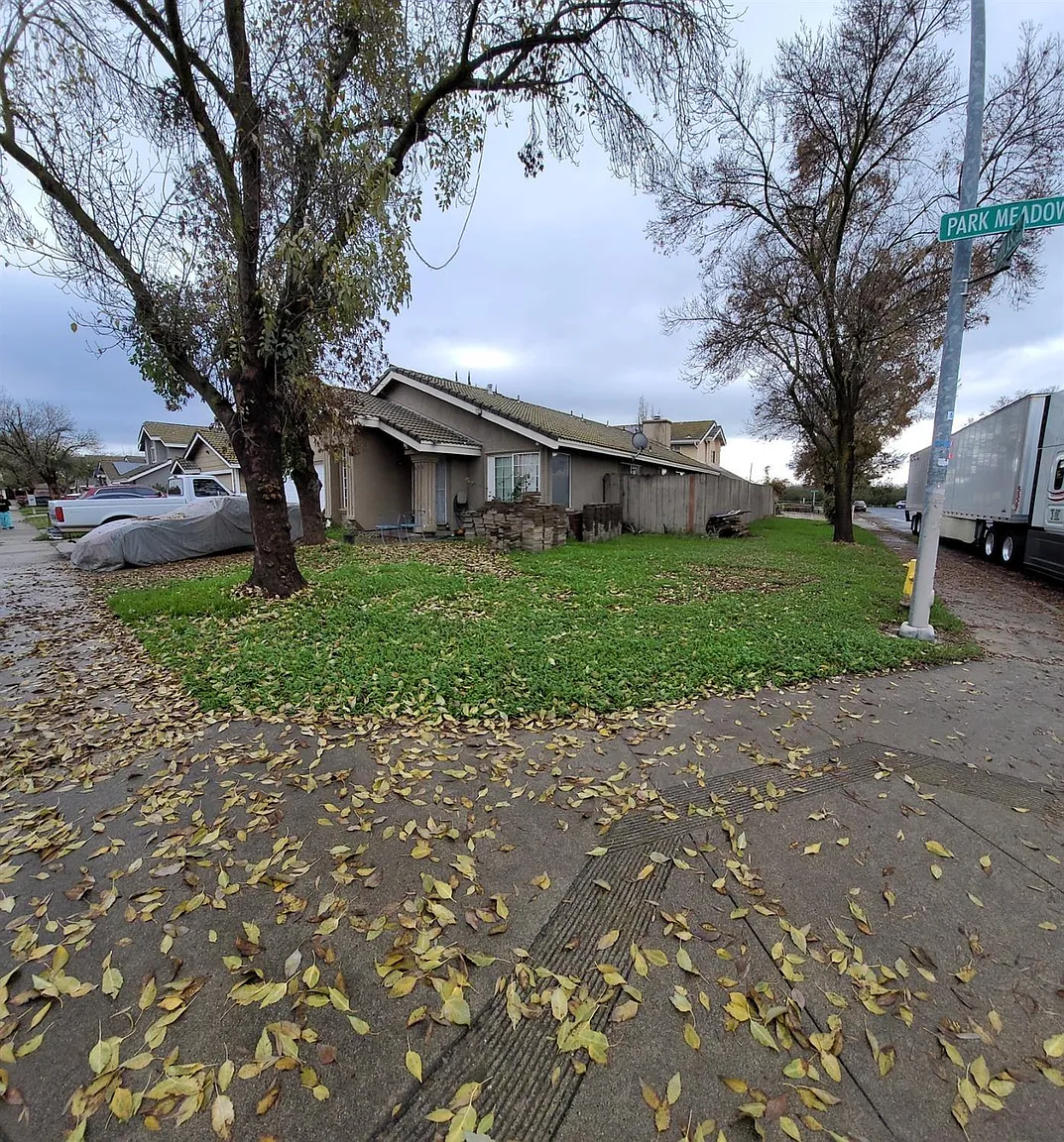 620 Park Meadow Dr photo 1