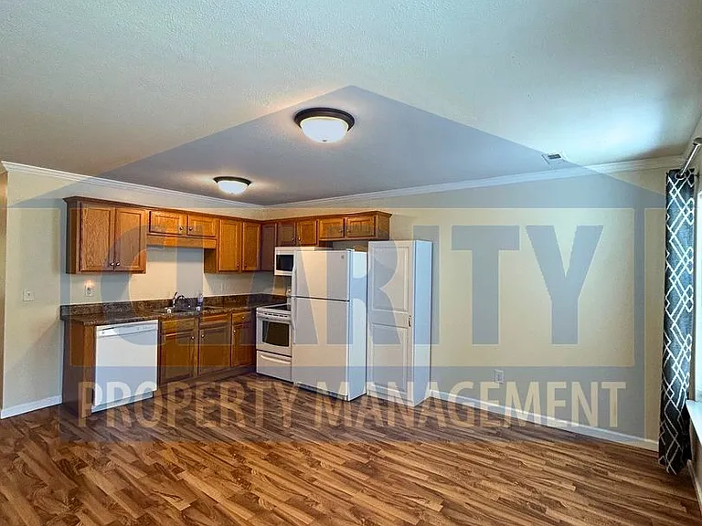 209 Hughes Ave NW — Photo 4