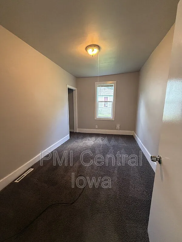 4 bed, 2.0 bath, 1724 sqft, $1,290 — Photo 3