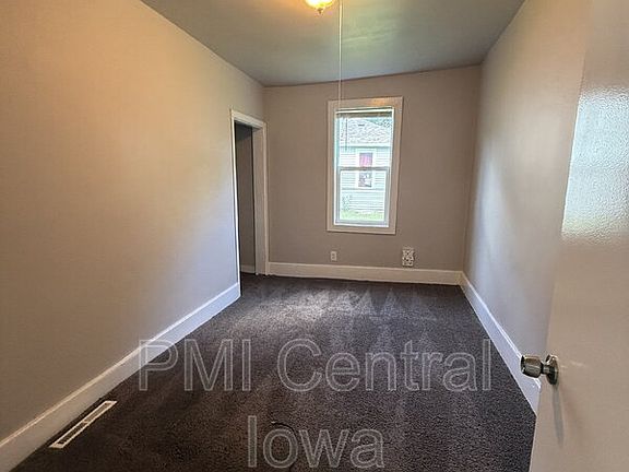 3rd image of 1701 E Walnut St