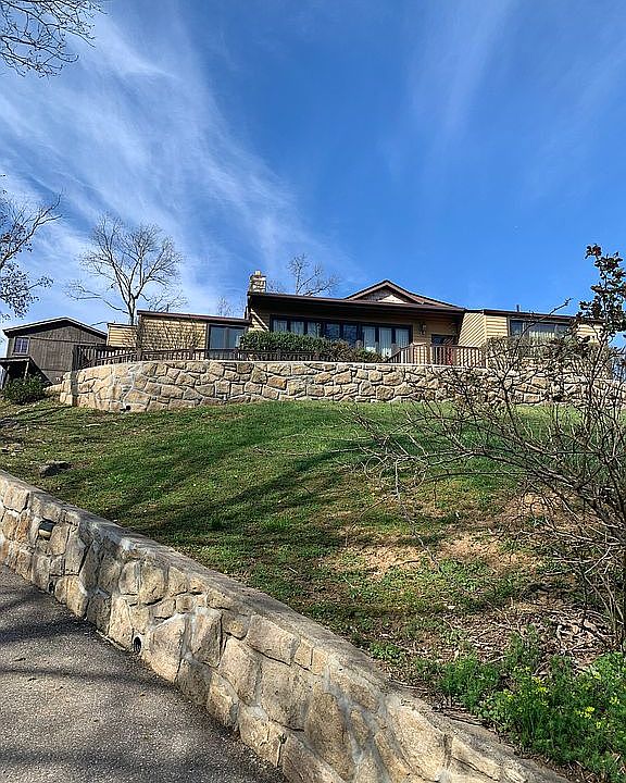 1st image of 907 Scenic Dr