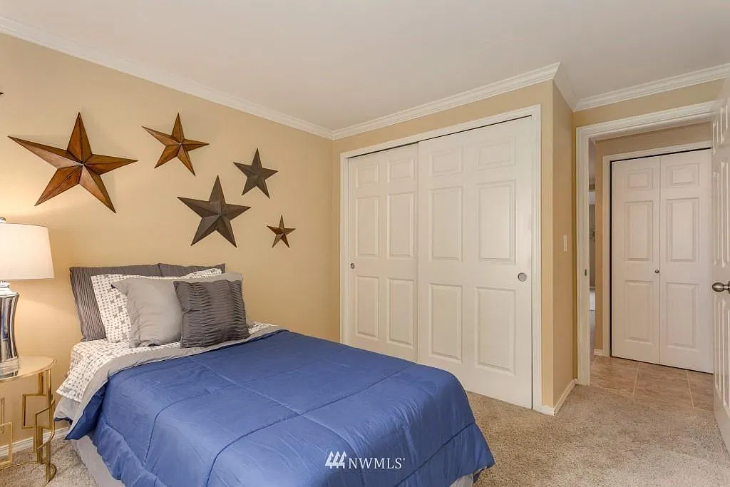 2 bed, 938 sqft, $2,100 — Photo 3