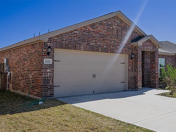 2nd image of 1021 Strawberry Ridge Dr