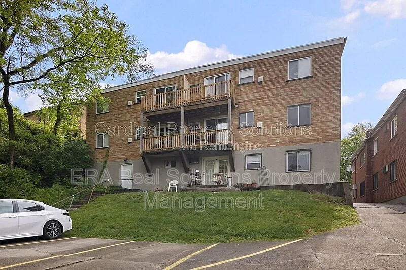 2 bed, 1.0 bath, 526 sqft, $1,195 — Photo 2