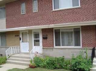 9535 Gross Point Rd #B, Skokie, IL 60076