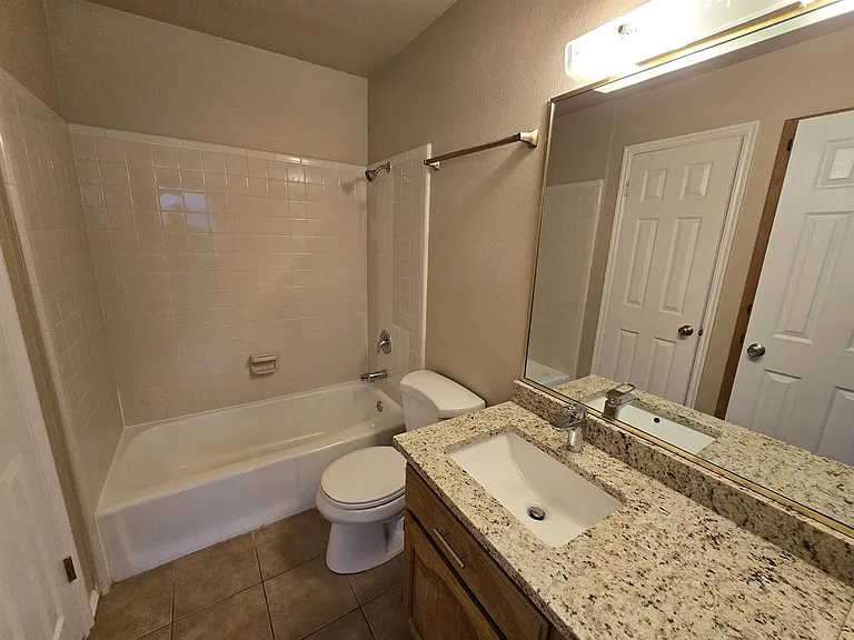 270 S Donlee Dr #10 — Photo 7