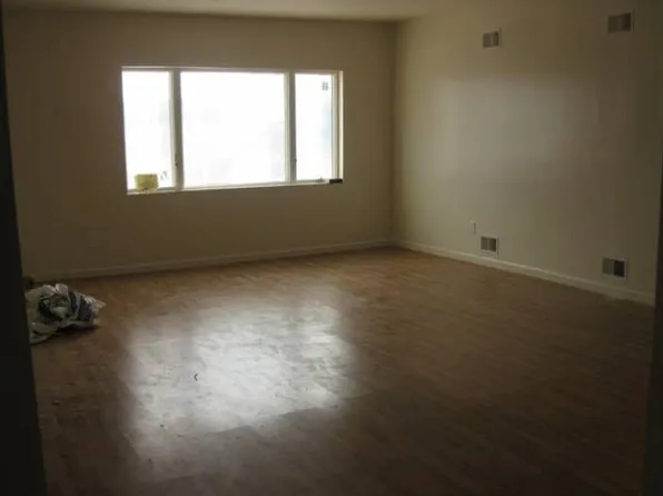 135 Avenue E, Bayonne, NJ 07002