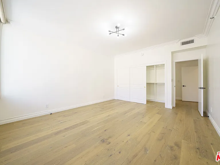 600 W 9th St #1502 — Photo 13