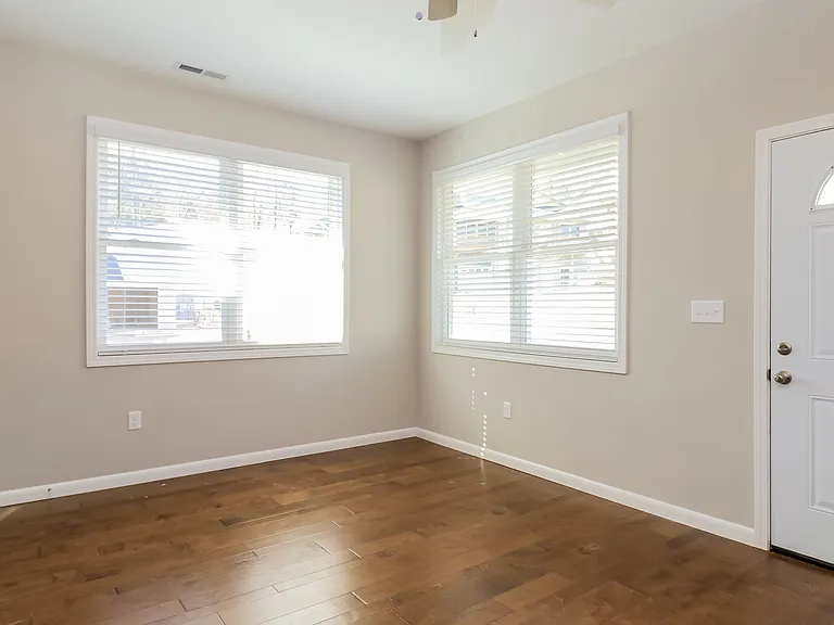 216 Sycamore Cove Rd — Photo 5