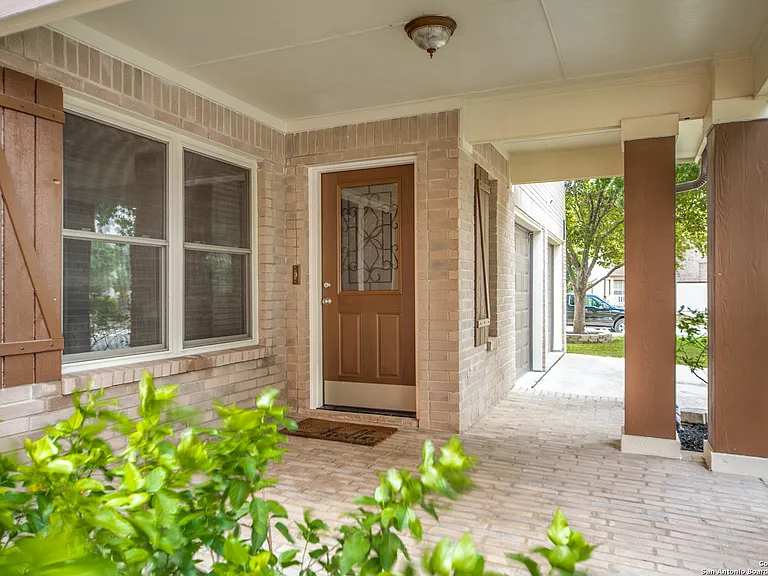 7902 Cerezo — Photo 2