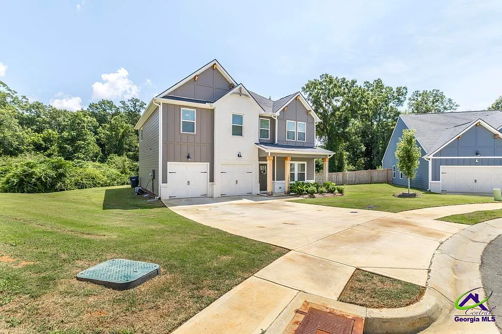 5 bed, 5.0 bath, 2531 sqft, $2,300 — Photo 2