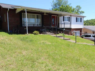 1525 Greenbrier Dr, Huntington, WV, 25704