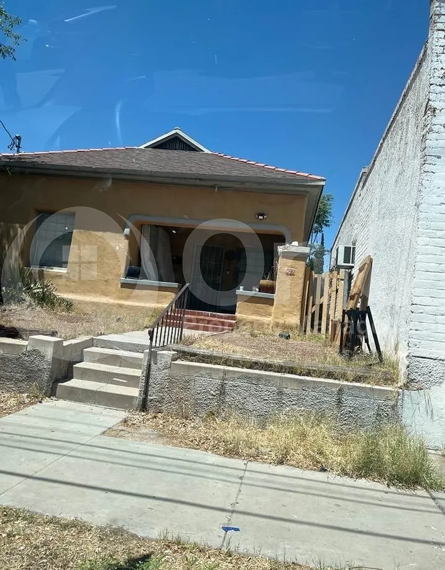 3 bed, 1.0 bath, 1279 sqft, $1,395 — Photo 1