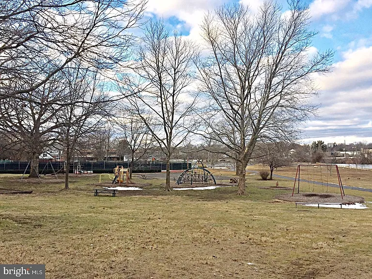 721 Mayflower Ave — Photo 20
