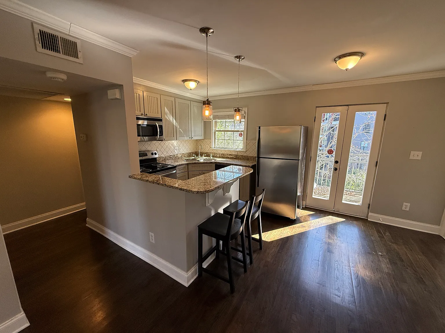 1 bed, 620 sqft, $1,300 — Photo 3